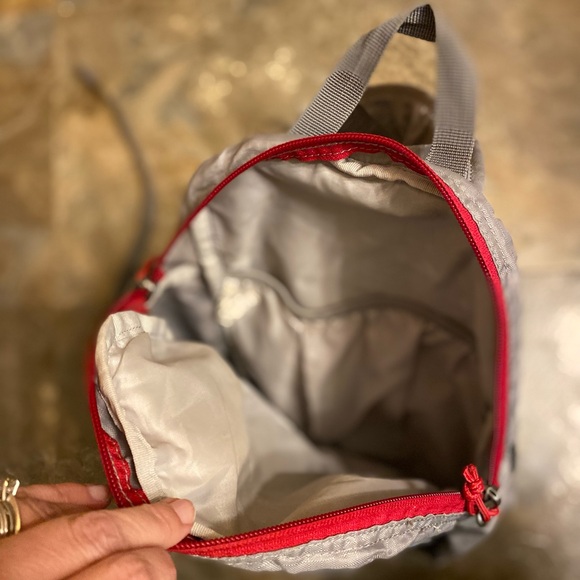 Eddie Bauer Sling Crossbody Hiking Bag Stowaway - Picture 2 of 4